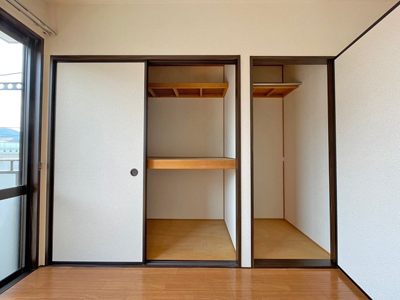 西側　洋室　収納